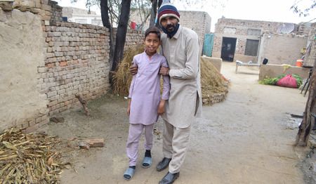 Hulp voor Kharooj Nadeem (14) uit Pakistan na hersenvliesontsteking