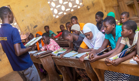 Kinderen in Ghana leren bijbellezen in hun eigen taal