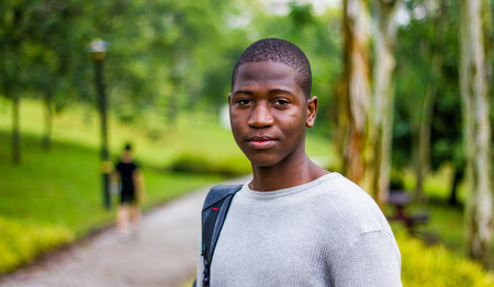 Joshua (24): ‘Mijn verblijfsstatus is niet wie ik ben’