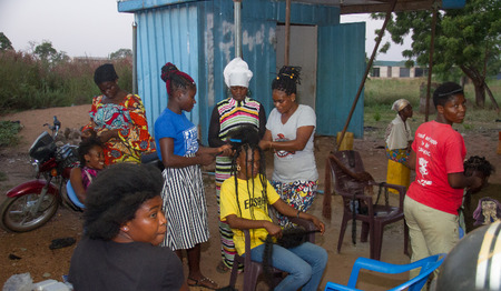 Kappersvak feest van hoop voor Monica