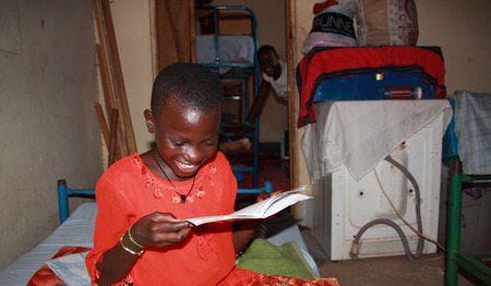 7-jarig meisje gered van straatleven Kampala