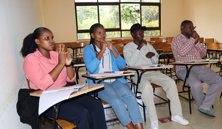 Roept God ook vrouwen in het ambt? 