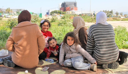 Help mensen in Libanon aan onderdak en eerste levenshulp 